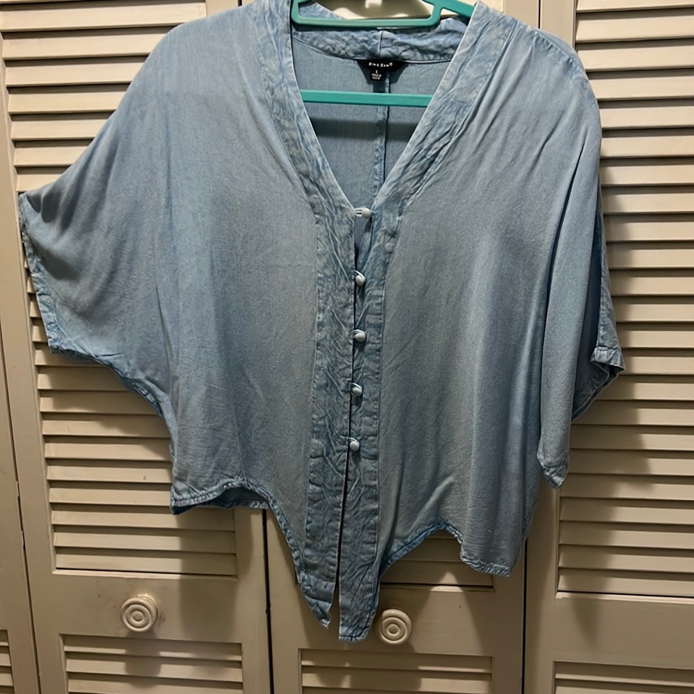 Sim & Sam Faded denim blouse. Size Large.Soft fabric. Tie front, covered buttons